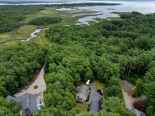 Photo of 7 Holly Pond Rd Marion, MA 02738