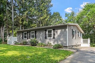 Photo of 17 Apple Rock Way Shirley, MA 01464