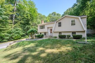 Photo of 93 Harbor St Pepperell, MA 01463