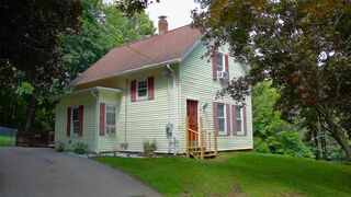 Photo of 4 Walnut St Brookfield, MA 01506