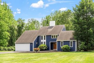 Photo of 11 Hampton Court Lynnfield, MA 01940