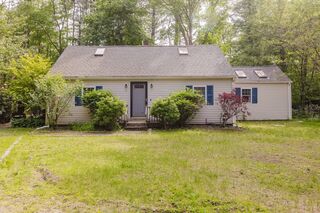 Photo of 13 Luscomb Ln New Bedford, MA 02745