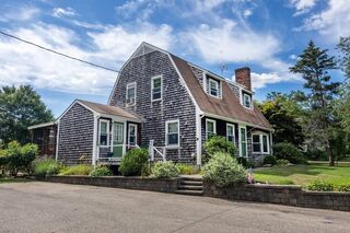 Photo of 421 County Rd Rochester, MA 02770