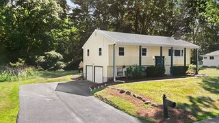 Photo of 21 Pinewood Lane Groveland, MA 01834