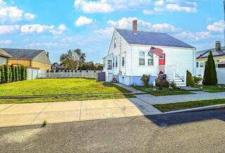 Photo of real estate for sale located at 15 Puritan St Dartmouth, MA 02748