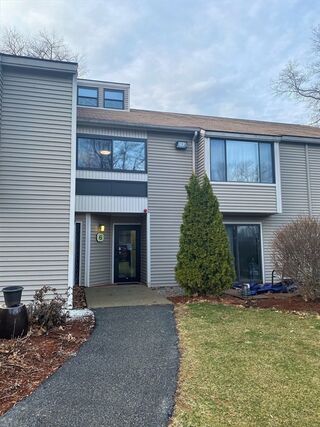 Photo of 6 Thayer Pond Dr North Oxford, MA 01537