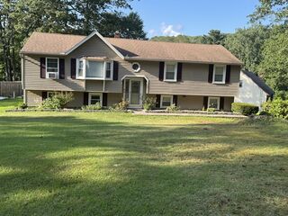 Photo of 39 Scenic Ave Webster, MA 01570