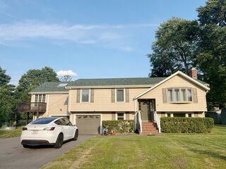 Photo of 9 Oak Drive Plainville, MA 02762