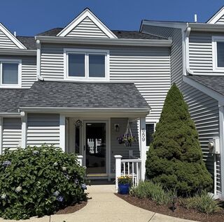 Photo of real estate for sale located at 559 White Cliff Dr Plymouth, MA 02360