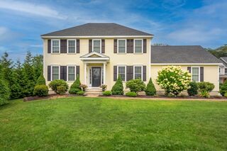 Photo of 4 Rhodes Dr Berlin, MA 01503