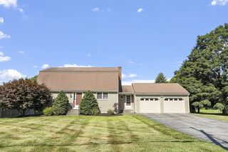 Photo of 221 Parkerville Rd Southborough, MA 01772