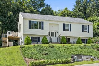 Photo of 32 Willow Lane Southbridge, MA 01550
