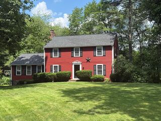 Photo of 82 Raleigh Tavern Ln North Andover, MA 01845