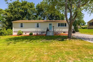 Photo of 14 Grosvenor St Ayer, MA 01432