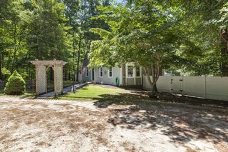 Photo of 139 Walnut Plain Rochester, MA 02770