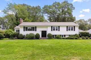 Photo of 9 Pilgrim Dr Winchester, MA 01890
