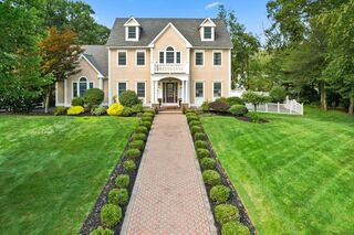 Photo of 6 Stagecoach Ln Lynnfield, MA 01940