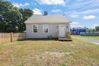 Photo of 421 Huttleston Ave Fairhaven, MA 02719