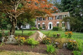 Photo of 1 Pueblo Rd Medfield, MA 02052