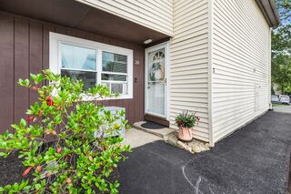 Photo of 28 Powderhouse Ct Amesbury, MA 01913