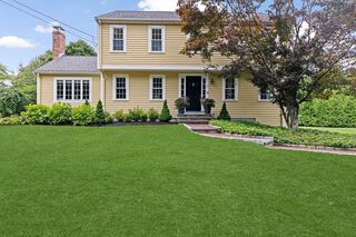 Photo of 3 Village Ln Hingham, MA 02043