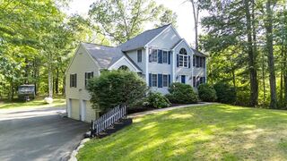 Photo of 460 Methuen Rd Dracut, MA 01826