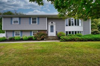 Photo of 6 Crescent Dr Dartmouth, MA 02747