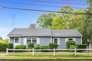 Photo of 568 Merrimac St Newburyport, MA 01950