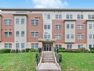 Photo of 321 Hammond Pond Pkwy Brookline, MA 02467