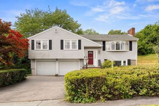 Photo of 11 Rogers Cir Braintree, MA 02184