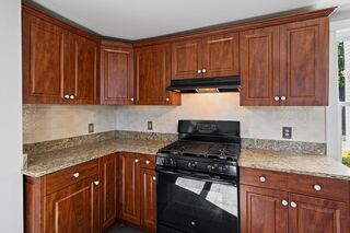 Photo of 8 Fort Ln Dedham, MA 02026