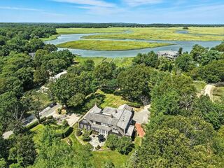 Photo of real estate for sale located at 39 Bay Pond Rd Duxbury, MA 02332