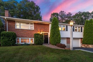 Photo of 20 Woodchester Cir Waltham, MA 02451
