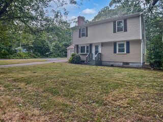 Photo of 484 Pleasant St Franklin, MA 02038