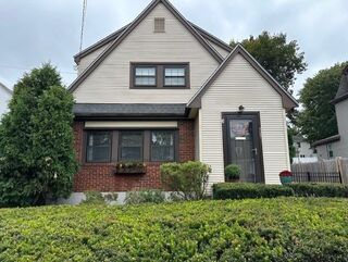 Photo of real estate for sale located at 727 Commercial St Weymouth, MA 02189