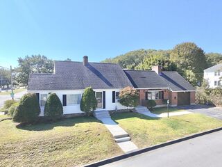 Photo of real estate for sale located at 44 Ayrshire Rd Worcester, MA 01604