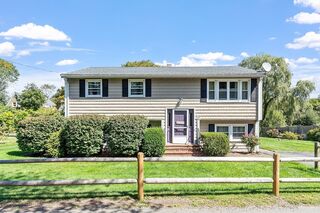 Photo of 4 Hillside Rd Gloucester, MA 01930