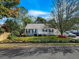 Photo of 8 Thorndike Rd Wakefield, MA 01880