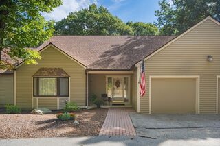 Photo of 40 Bentwood Dr Sturbridge, MA 01566