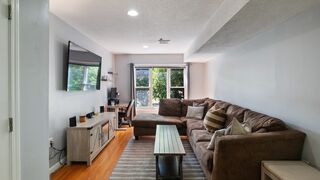 Photo of 4 Duck Pond Rd Beverly, MA 01915