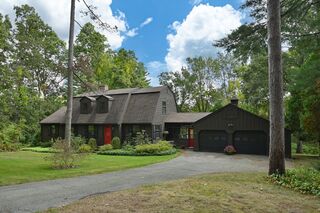 Photo of 137 Perkins Row Topsfield, MA 01983