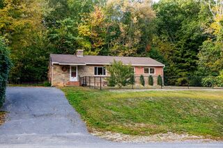 Photo of 30 Center St Ashburnham, MA 01430