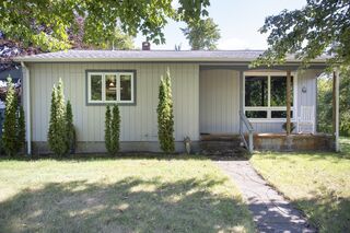 Photo of real estate for sale located at 6 Meadowbrook Ln Mattapoisett, MA 02739