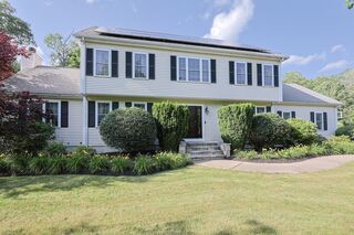 Photo of 11 Heron Ln Hopedale, MA 01747