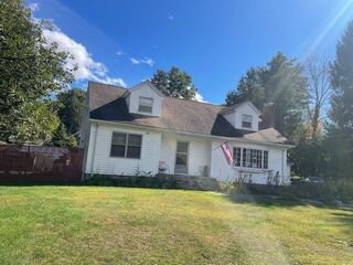 Photo of 2 Lakeside Dr Dudley, MA 01571