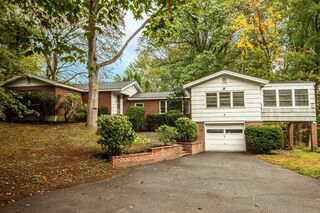 Photo of 211 Linden St Hamilton, MA 01982