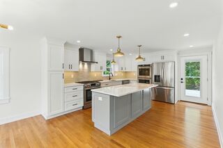 Photo of 10 High Street Salisbury, MA 01952