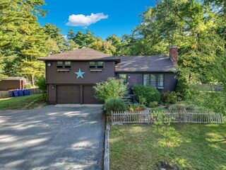 Photo of 86 Pine St Rochester, MA 02770