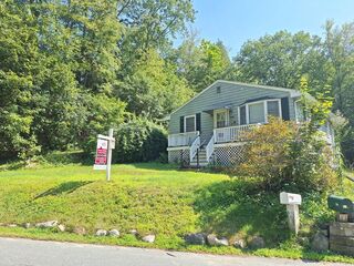Photo of 315 Lake Dr Hamilton, MA 01982