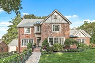 Photo of 104 Woodchester Dr Newton, MA 02467